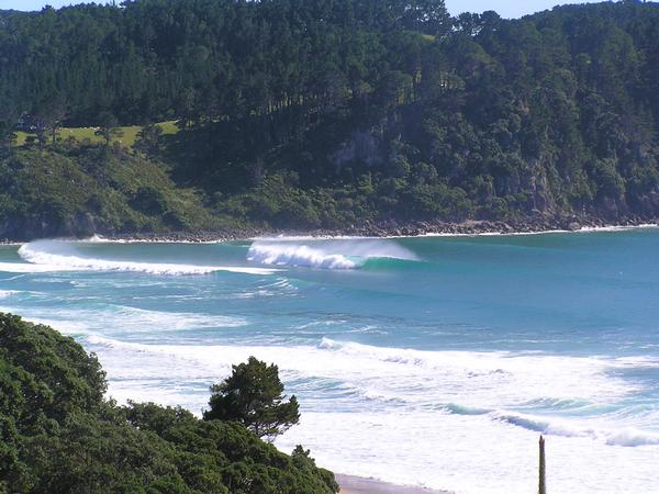 Swell peeling into the North end of Hot Water Beach on Friday.