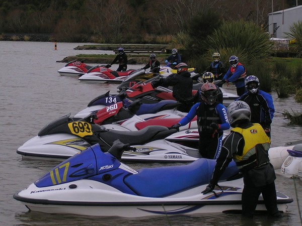 The start of the jet ski endurance race