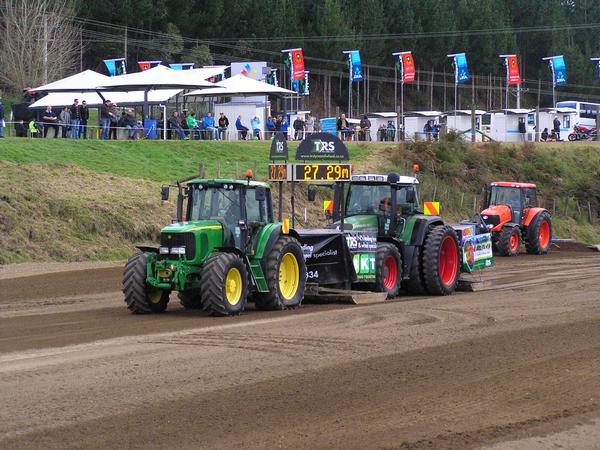 Tractor Pull, Field Days 2011