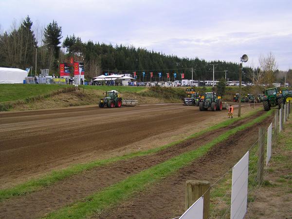 Tractor Pull, Field Days 2011