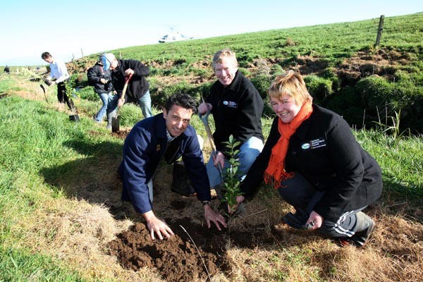  Taranaki Regional Council Chairman David MacLeod, Fonterra Shareholders Council Chairman Blue Read and Fonterra Shareholders Council member Shona Glentworth get stuck into planting.