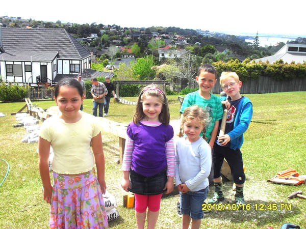 Chelsea schoolchildren eager to get a glimpse of the car race track structure