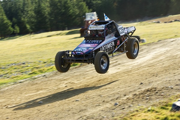 Scott Campbell leaping his challenger at the 2009 National Finals