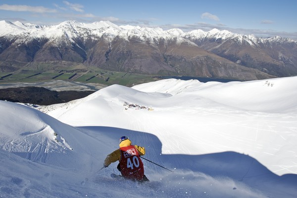 Andrea Berchtold heading down through the bottom part of course of the Freeride Day of the World Heli Challenge