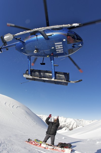 Cheif Guide Murray Ball casting the helicopter off at the World Heli Challenge