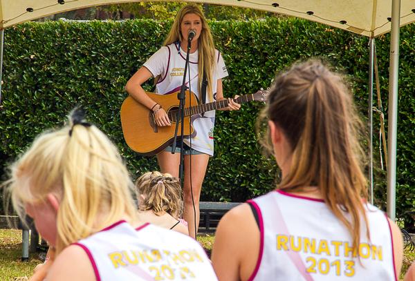 Kiwi pop singer Jamie McDell takes to the stage at King's College Runathon 