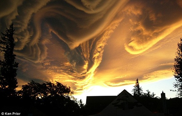 Stunning but undefined: The clouds loom over the skies of New Zealand - but unfortunately words can't describe this dramatic vision from the heaven