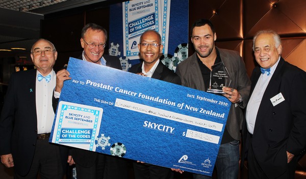 (L-R): Ian Hedley (Prostate Cancer Foundation of NZ), Lee Nelson, Ejaaz Dean (SKYCITY General Manager of Casino Operations, Wairangi Koopu and Syd Arman (Prostate Cancer Foundation of NZ)