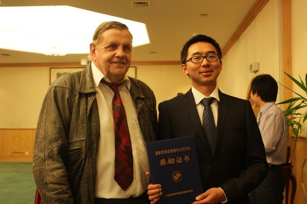 Award recipient Bojian Zhong (right) with one of his supervisors, Professor David Penny.