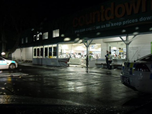 ram-raid thieves burgle supermarket