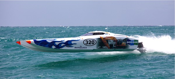  Doosan leads the race for the Superboat Class title and 100 Mile Overall title