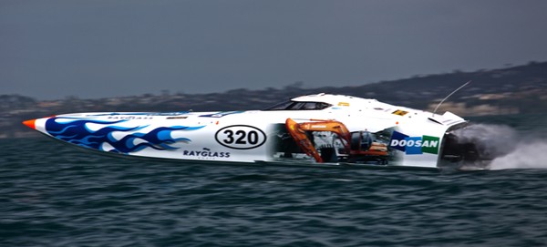 Doosan leads the field of superboats for 2010