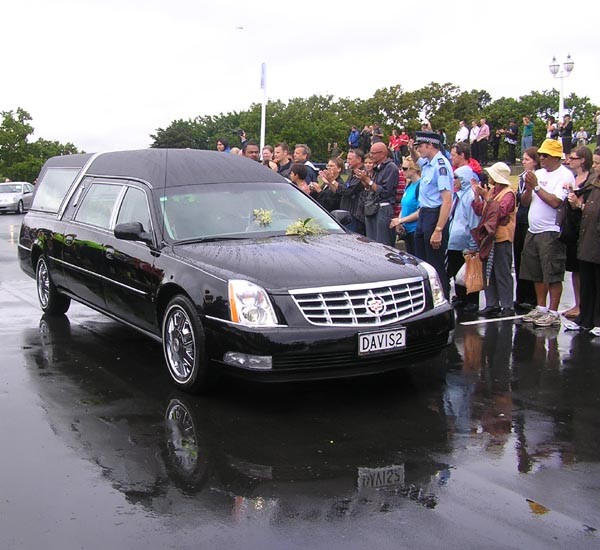 Sir Edmund Hillary's funeral procession through the Auckland Domain.