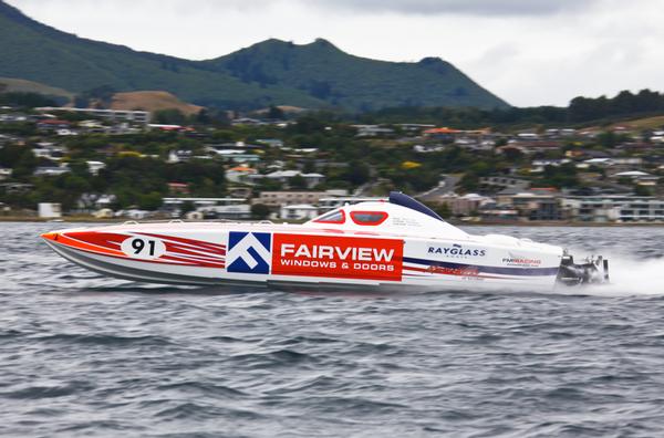 'Fairview' flies past the Taupo shore.