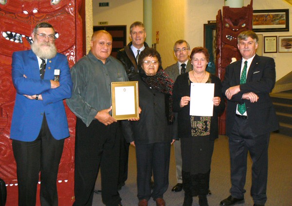  Lloyd Morgan Lions Club Charitable Trust trustee Simon Domper, Cr Henare O'Keefe, Zone 3 chair Mark Yeatts, Pam O'Keefe, Incoming Zone 3 chair David Sorensen, Paki O'Keefe, Havelock North Village Lions president Scott Walker.