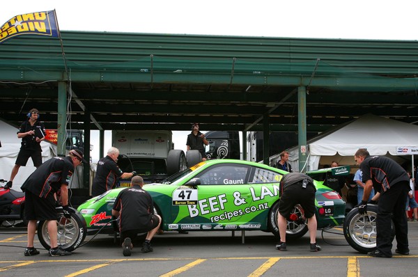 Porsche champions take on street battle