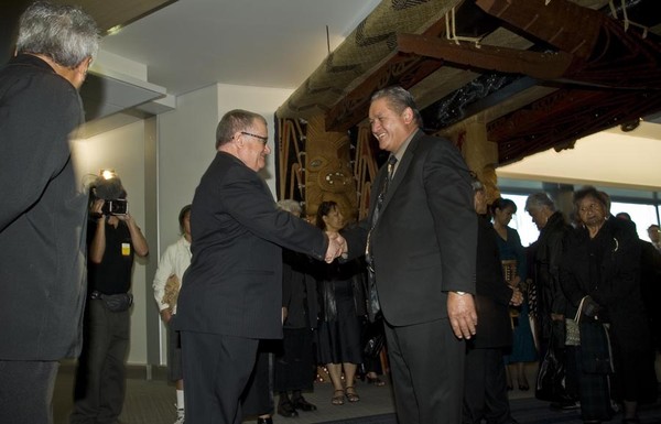 Auckland Airport�s chairman Tony Frankham and Maori King Te Arikinui Kiingi Tuheitia took part in a dawn unveiling and blessing of a tomokanga (carved gateway) in the new pier at the airport�s international terminal.