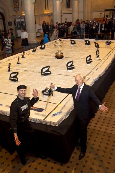 Kiwi chef Aaron Campbell and Christchurch Mayor Bob Parker, and the giant pavlova