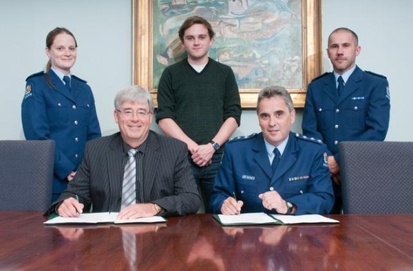 Top right Constable Rachel Shore, the first University Liaison Officer, Max Hardy VUWSA President, Constable Barry Murfin, current University Liaison Officer, Front left Prof Pat Walsh, Inspector Simon Perry, Acting Wellington Police Area Commander.