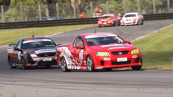 Caine Lobb in the closing laps of a monumental battle with Chris Pither in the final race of the weekend