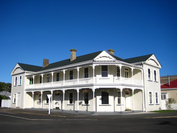 Old Royal Hotel building, Thames, for sale