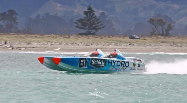 Schick Hydro blasts along the beach at Gisborne.