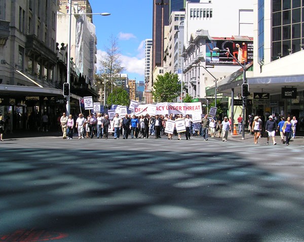 The bottom of  Queen St