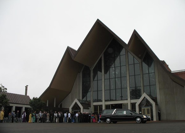 Arrival of Sir Edmund Hillary's body at Auckland's Holy Trinity Cathedral.