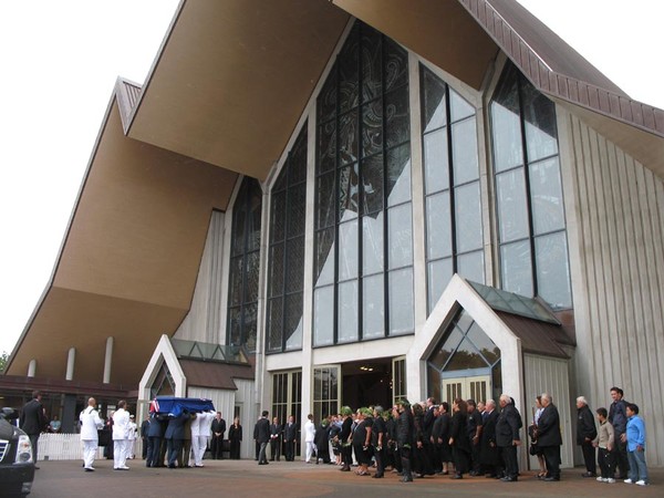  Arrival of Sir Edmund Hillary's body at Auckland's Holy Trinity Cathedral.