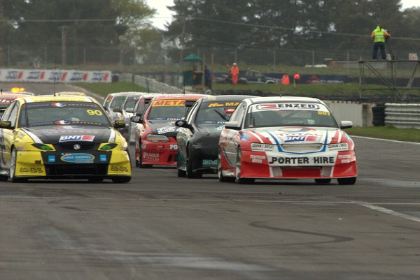 Nick Ross leads the pack towards the start at Taupo 