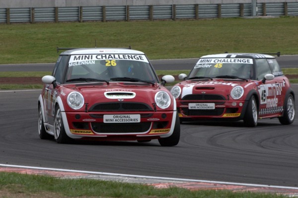 Simon McLennan battles Barry Calder 