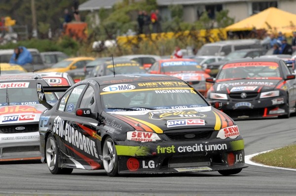 Simon Richards at Teretonga Park, Invercargill