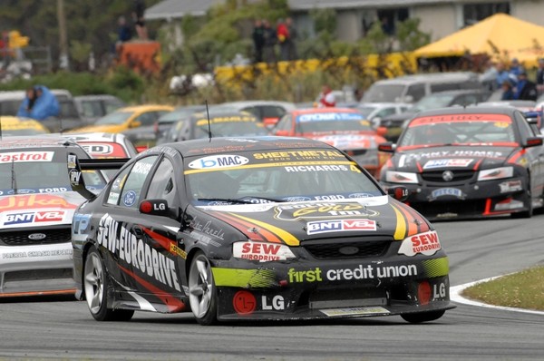 Simon Richards at Teretonga Park, Invercargill