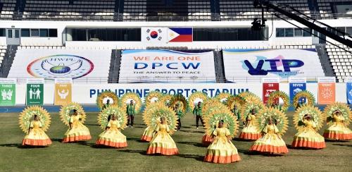 With about 30,000 attendees, performances of the traditional dance of the Philippines is underway