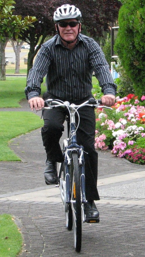 Mayor Rick riding one of CouncilÃ¢â‚¬â„¢s pool bikes.