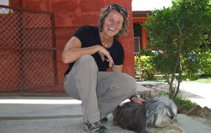 Lesley Mochan with a resident at KAT