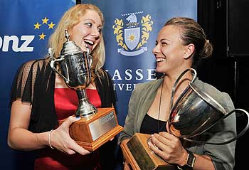 Extramural Students' Society Sportsperson of the Year Award Amaka Gessler  and BNZ Albany campus Sportswoman of the Year Lisa Carrington with their awards.