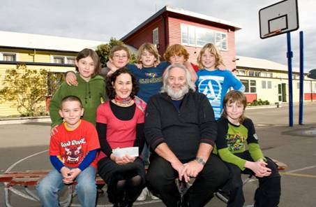 Peter Yealands, Liza Rossie and the enviro-leaders from Lyttelton Main School.