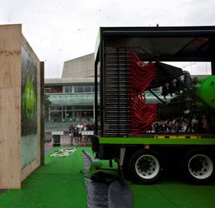 V Paintball Machine blasts Aotea Square